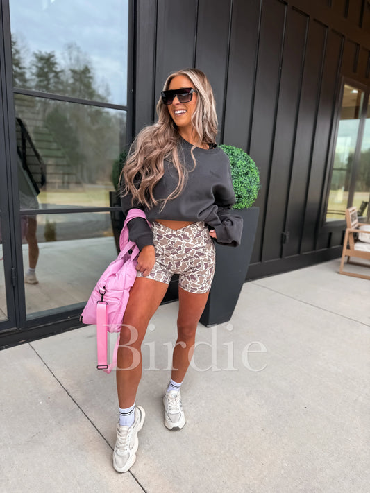 Birdie Crossover Waist Active Biker Shorts In Duck Camo