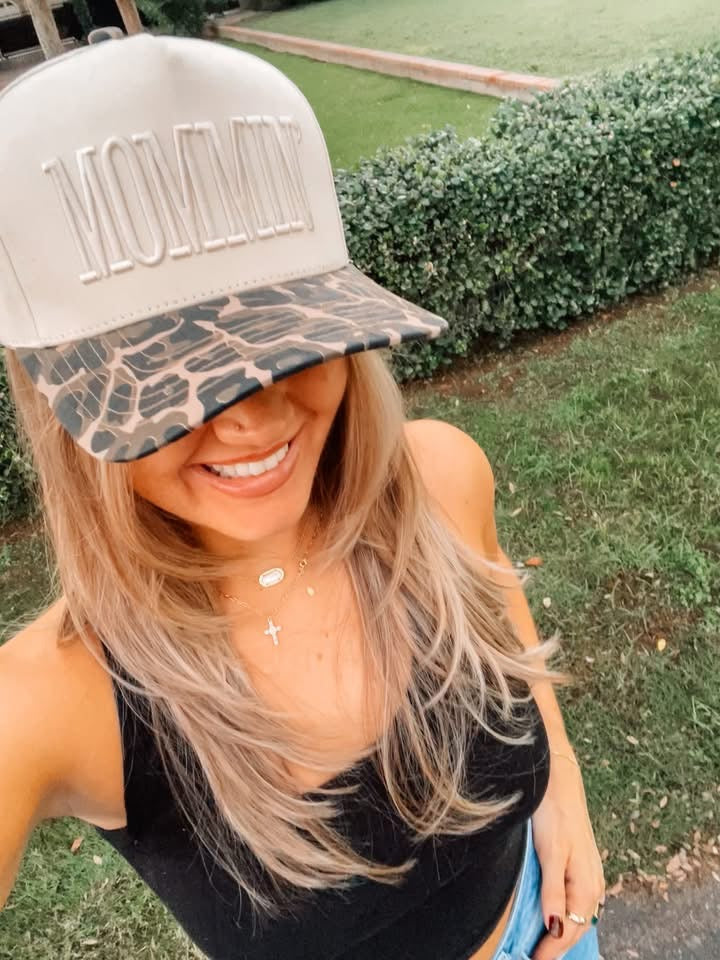 Mommin’ Trucker Hat