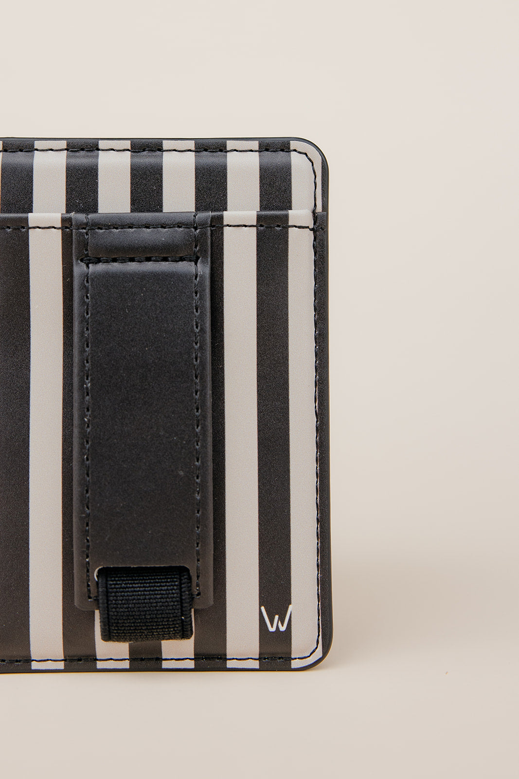 Fine Line Magnetic Wallet