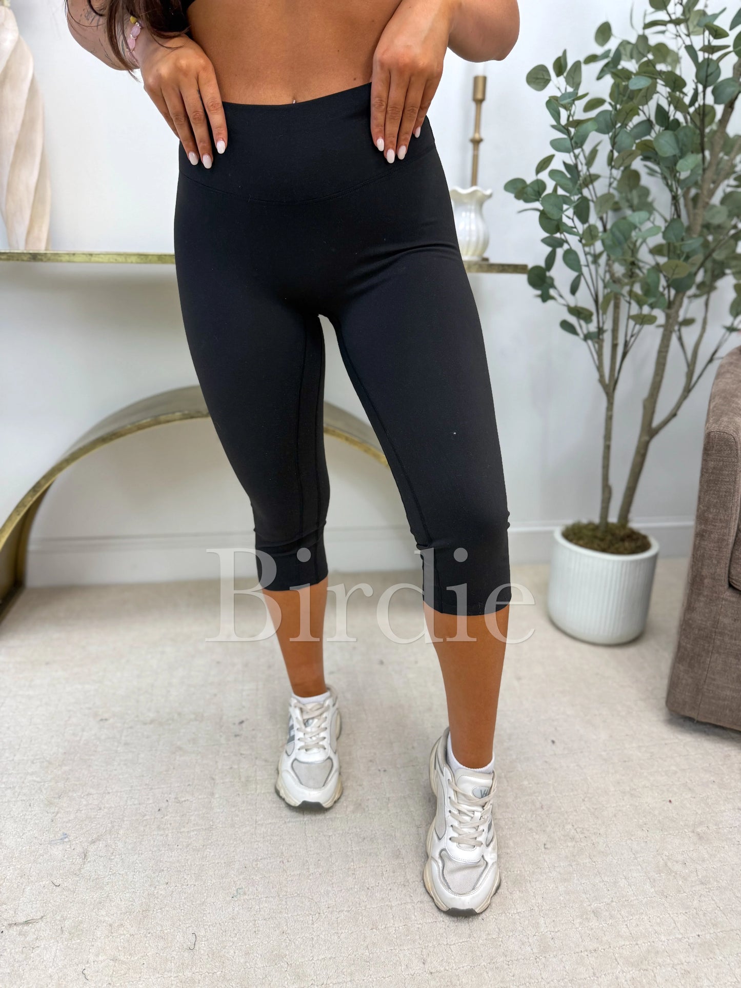 PREORDER Birdie Capri Melt Leggings in Black