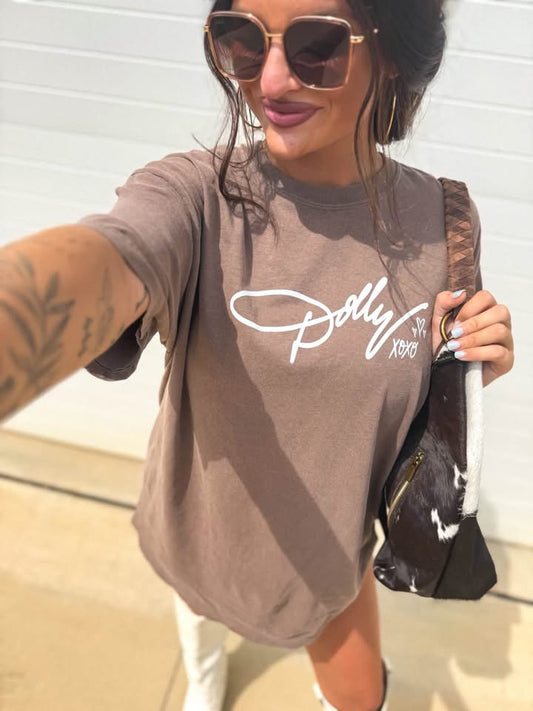 Dolly XOXO Graphic Tee on Espresso *final sale*