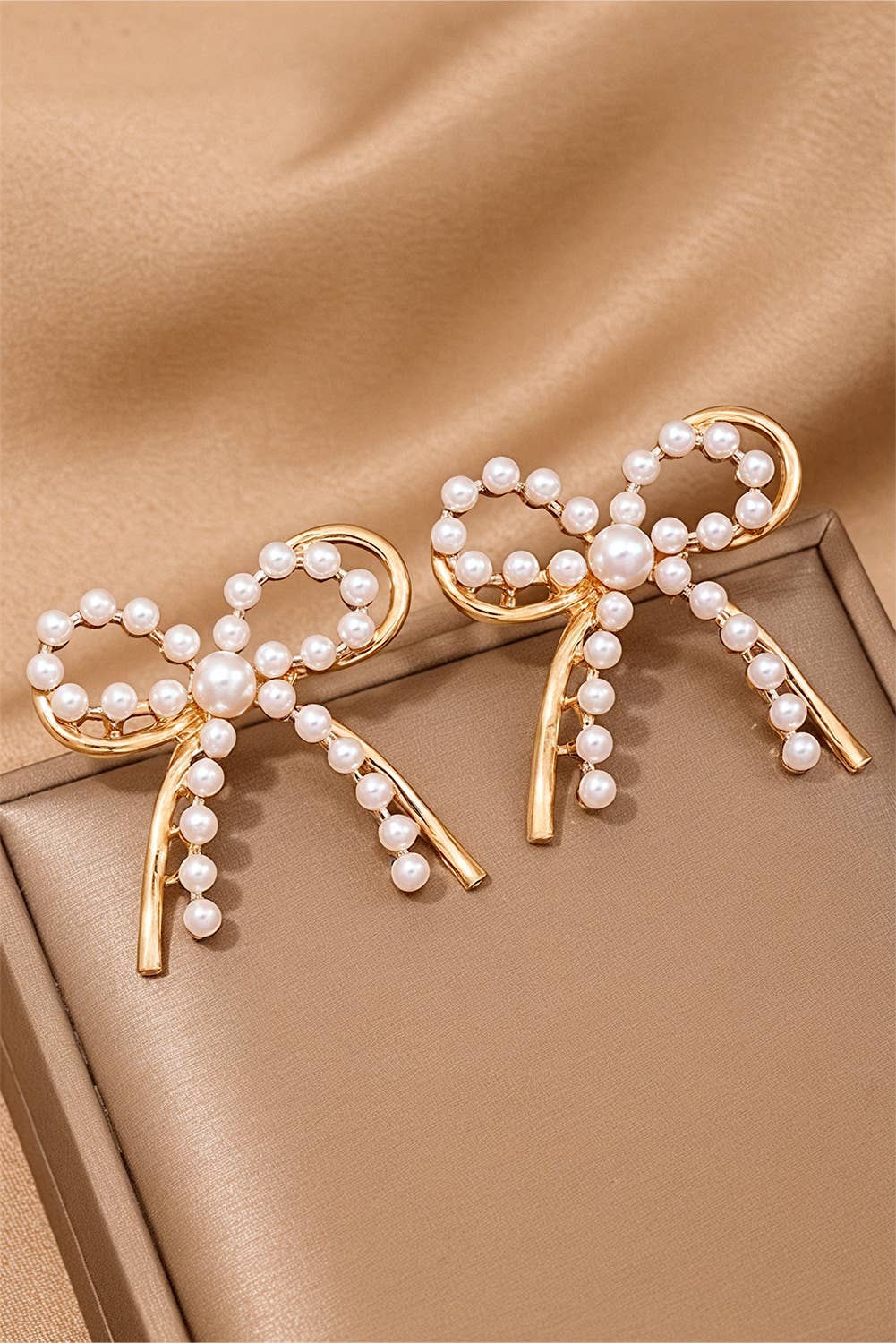 LDC Pearl Embellished Alloy Bow Knot Stud Earrings