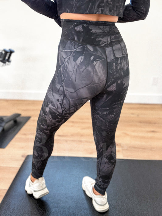 PREORDER Birdie Elevated Motion Leggings in Carbon Camo