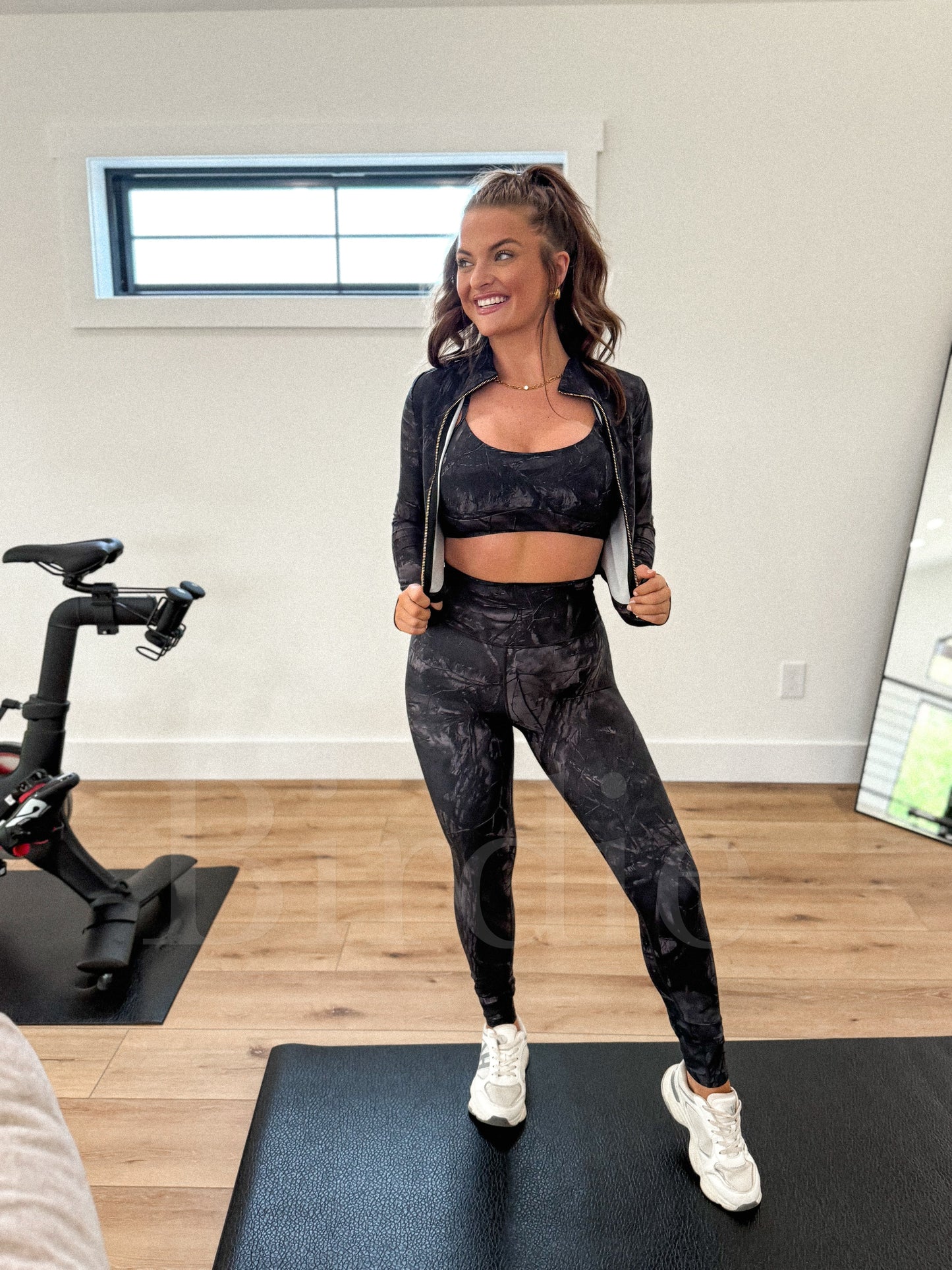 PREORDER Birdie Elevated Motion Leggings in Carbon Camo