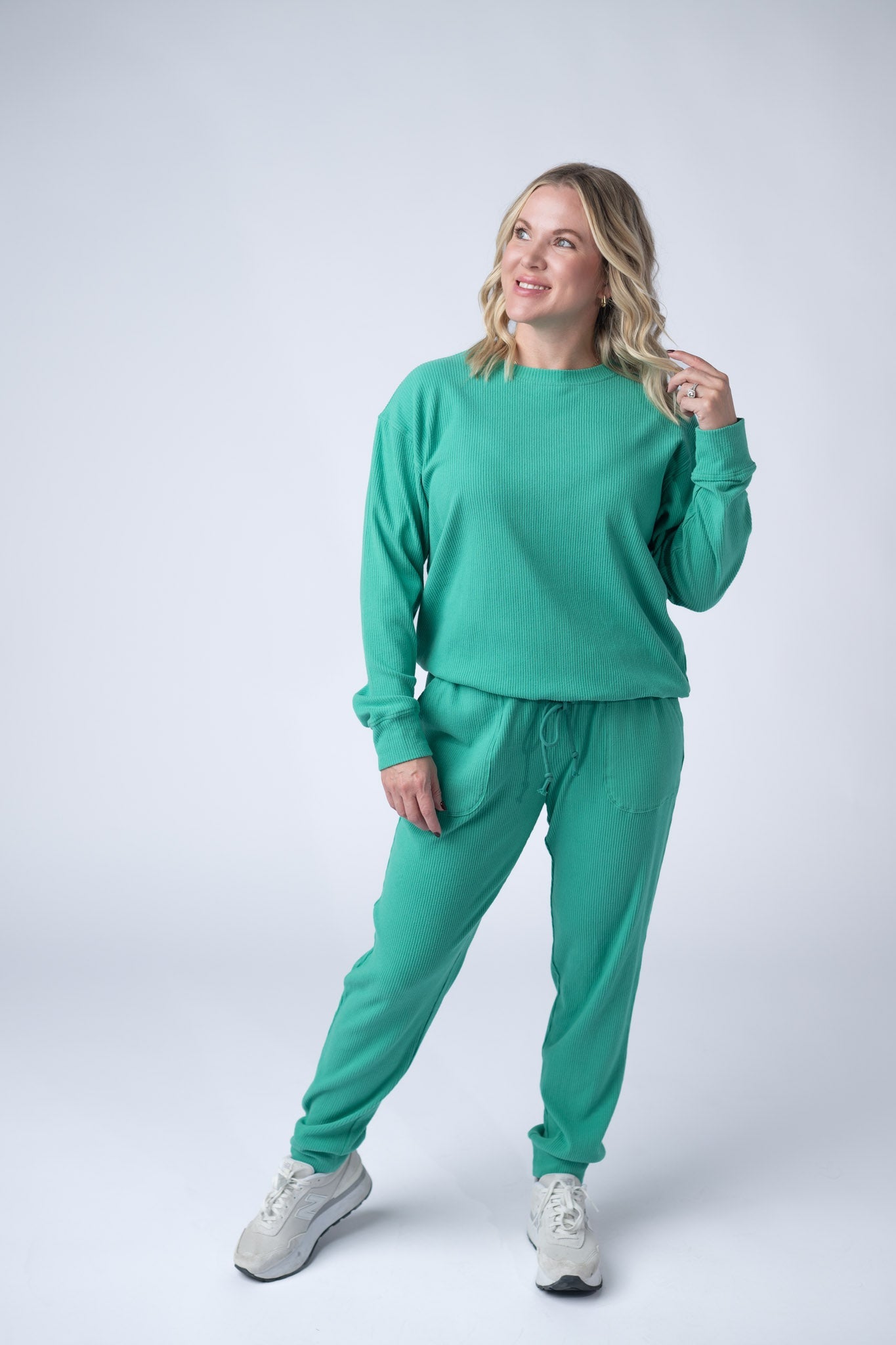 Michelle Mae Corrine Ribbed Pullover Top in Emerald
